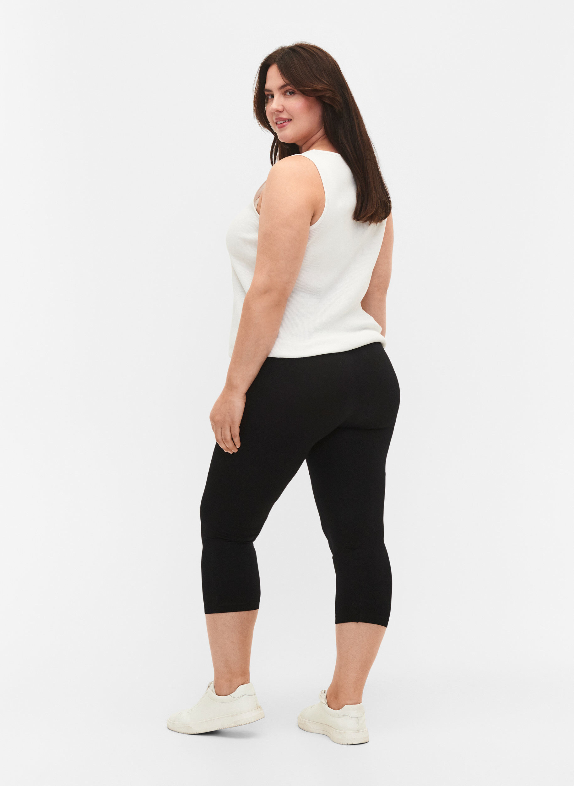Zizzi Seamless leggings i 3/4-l&auml;ngd, Svart, Model image number 2