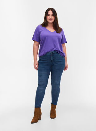 T-shirt i ekologisk bomull med v-ringning, Ultra Violet, Model image number 2