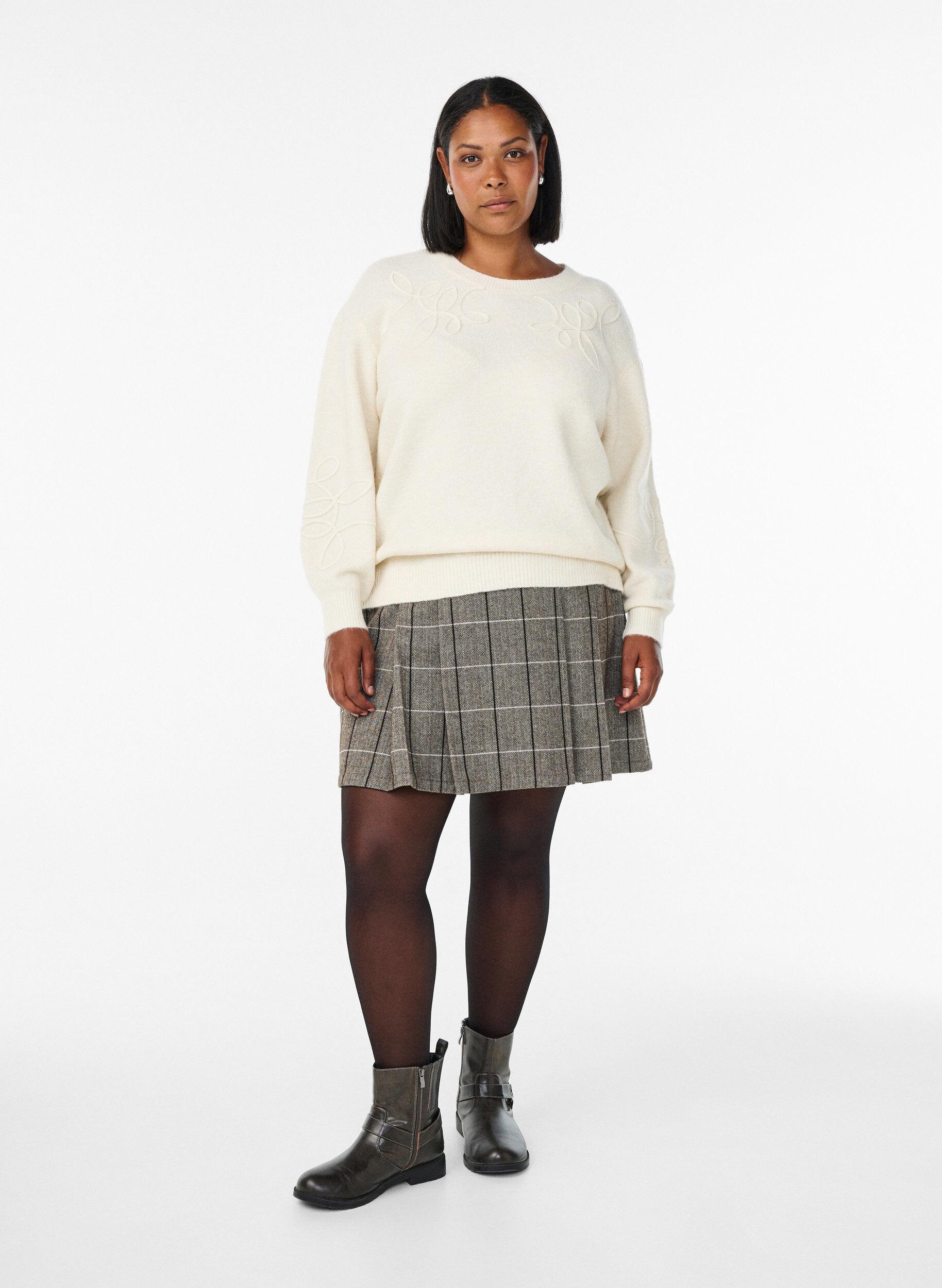 Zizzi Stickad blus med p&aring;sydda snodddetaljer, Beige, Model image number 1