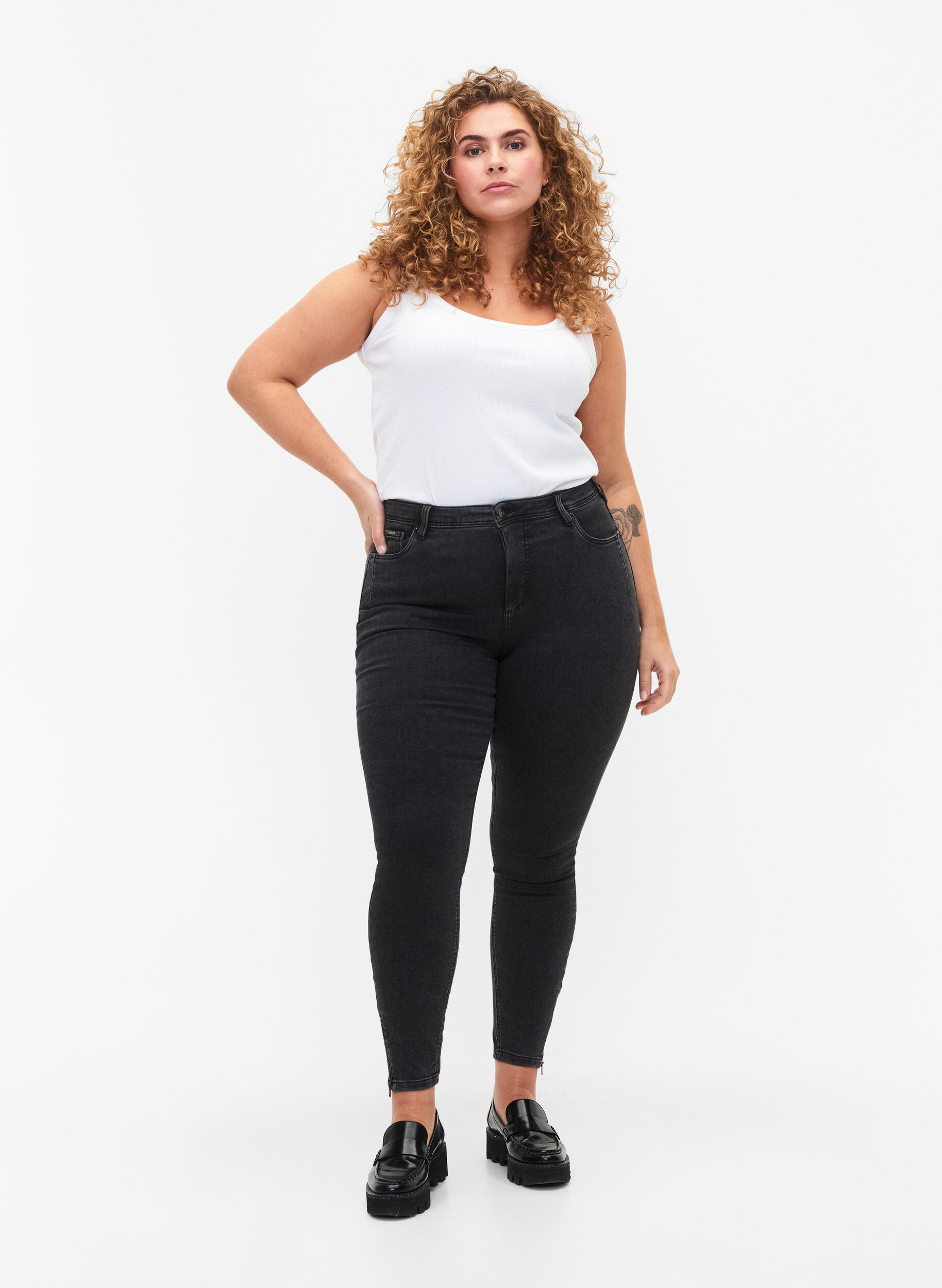 ZizziCroppade Amy jeans med blixtl&aring;s, Gr&aring;, Model image number 1