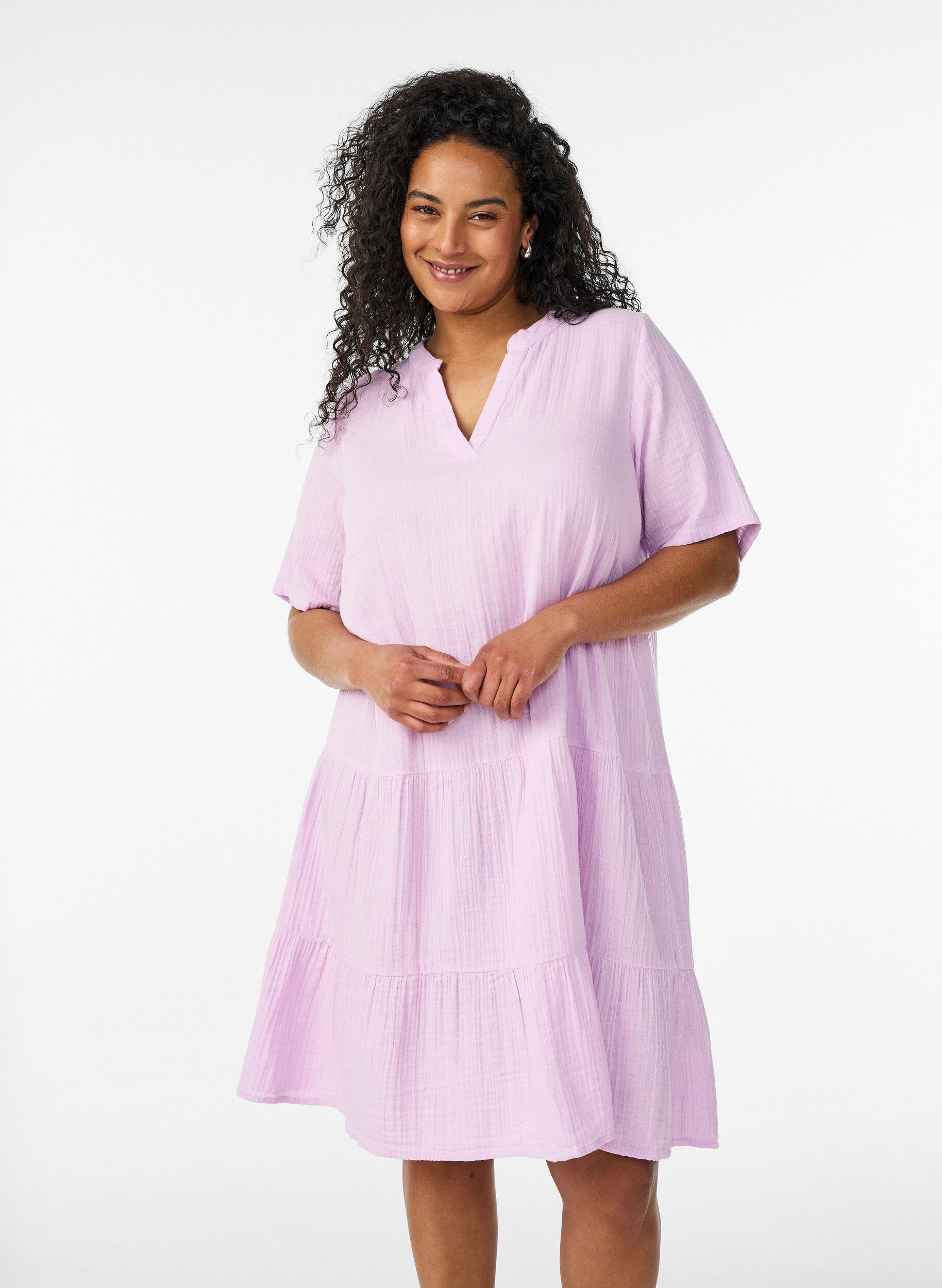 Kort a-linjeformad kl&auml;nning i bomullsmuslin, Lila, Model