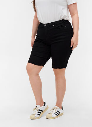 Kroppsnära jeansshorts med råa kanter, Black, Model image number 2