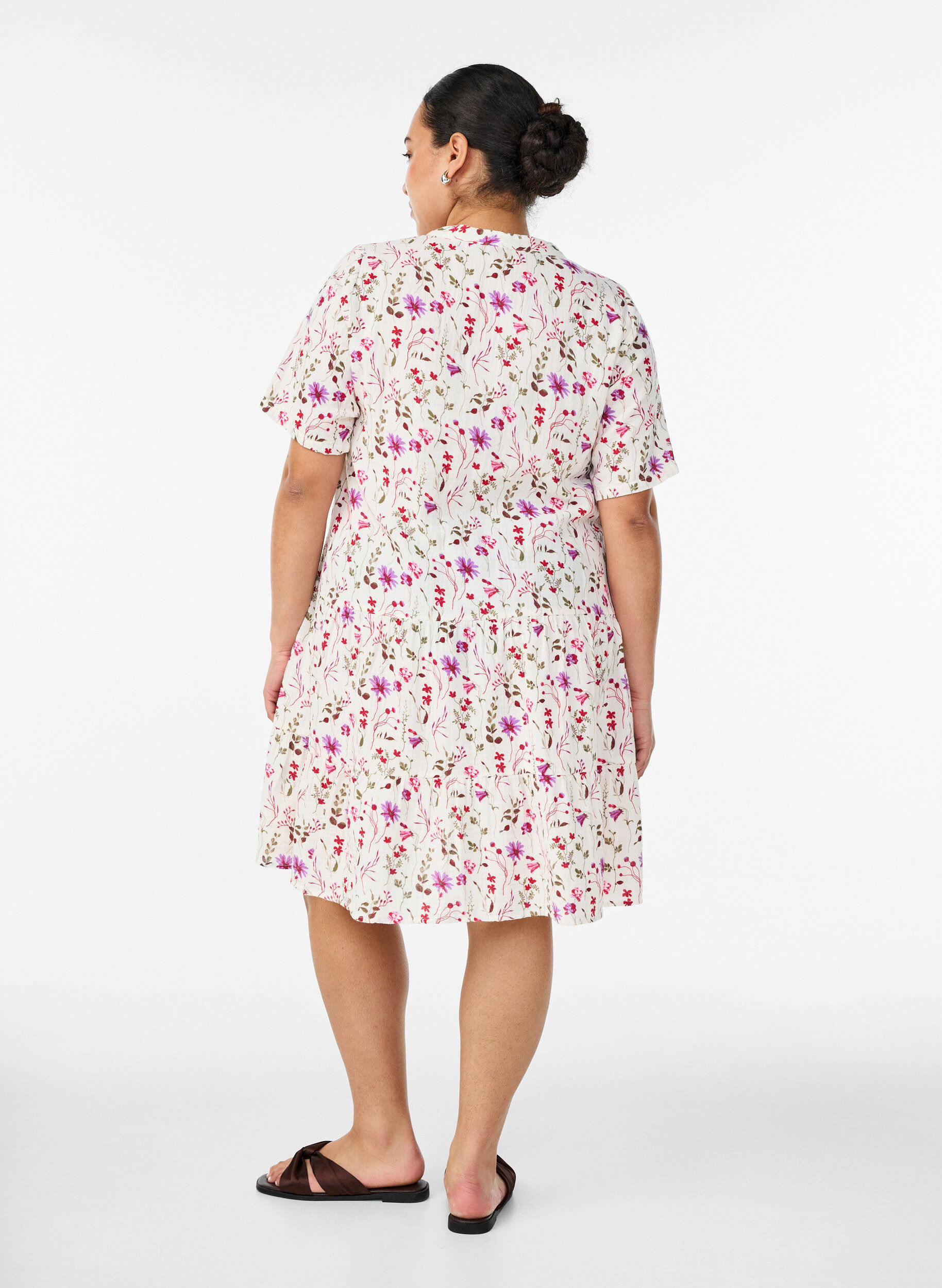 ZizziKort a-linjeformad kl&auml;nning i bomullsmuslin, Beige, Model image number 2