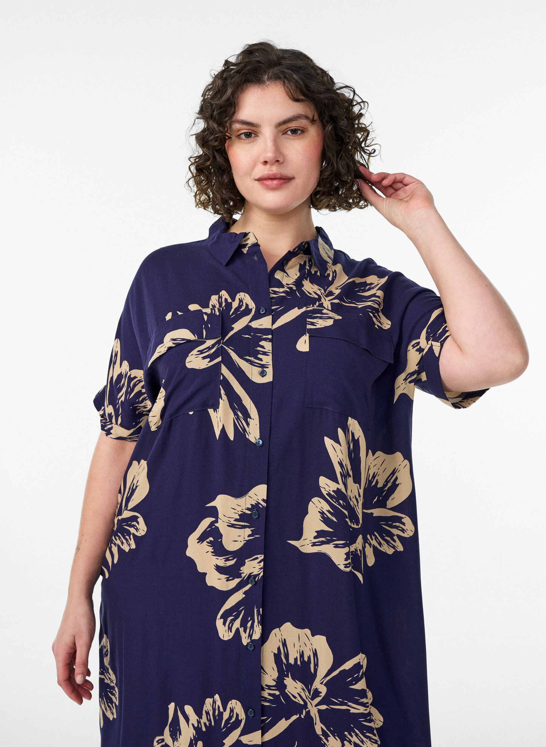 Zizzi L&aring;ng skjortkl&auml;nning med korta &auml;rmar, Bl&aring;, Model image number 2