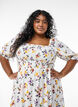 Blommig midikl&auml;nning i viskos med smock, Vit, Model image number 2