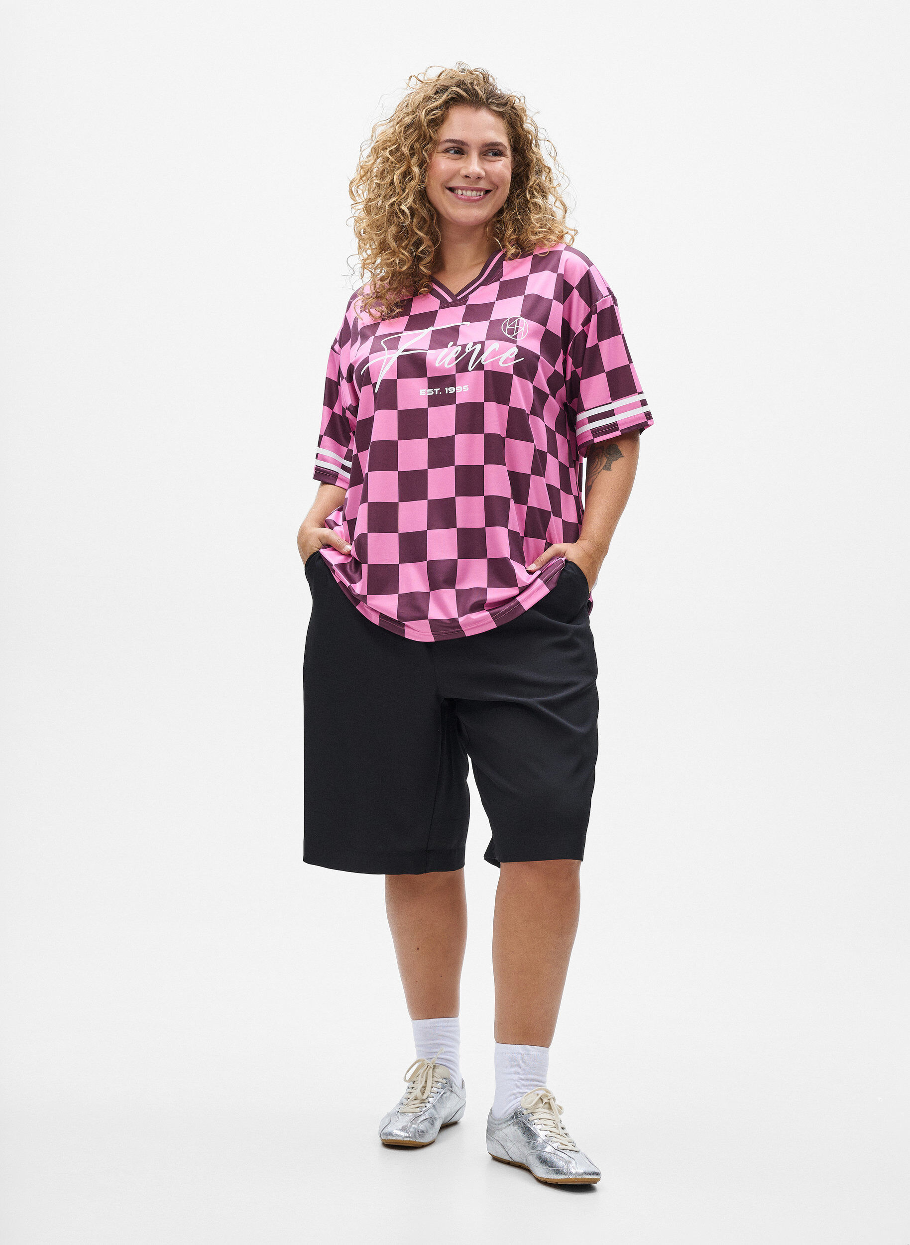 Zizzi Sportig t-shirt med rutor och texttryck, R&ouml;d, Model image number 1