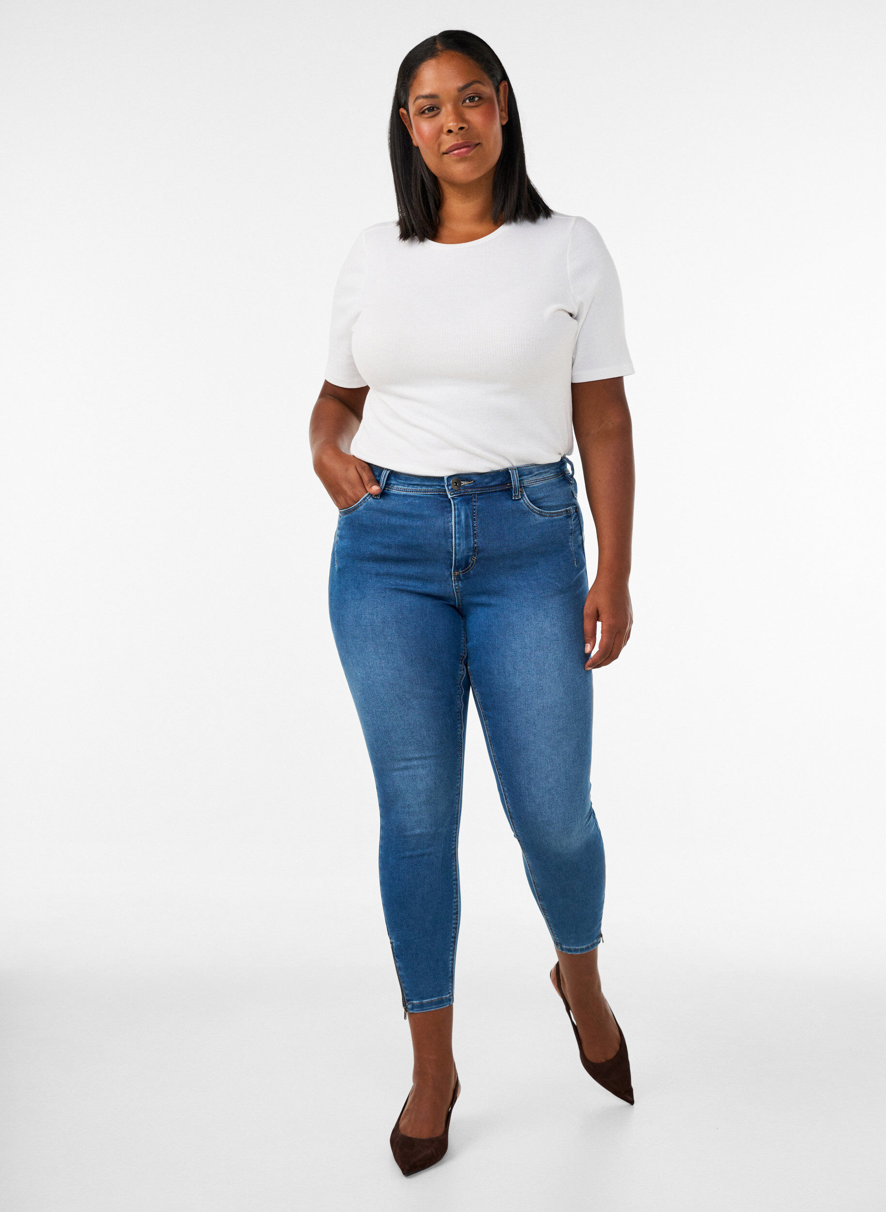 Croppade Amy jeans med dragkedja, Bl&aring;, Model