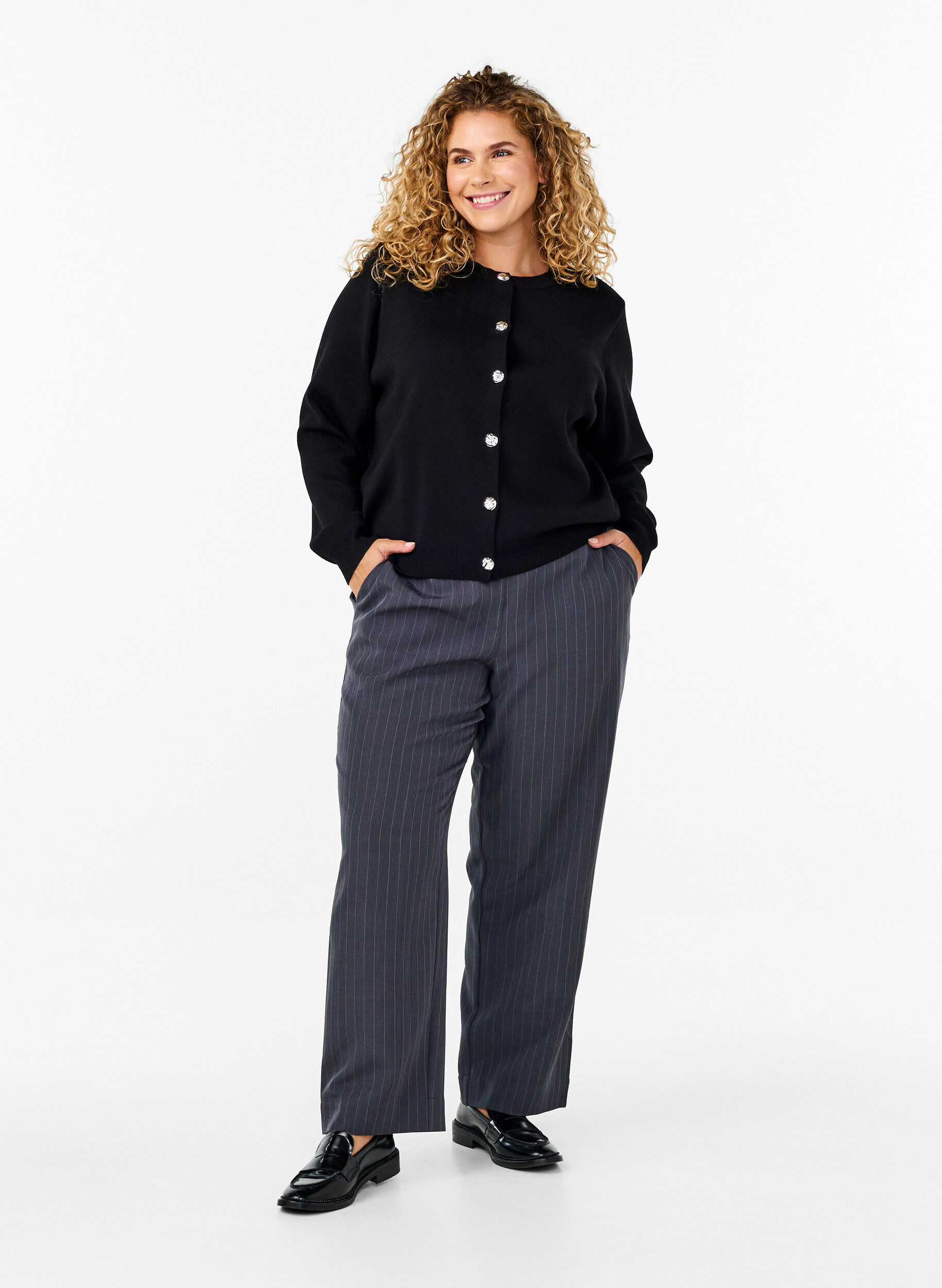 Zizzi Stickad kofta med dekorativa knappar, Black, Model image number 2