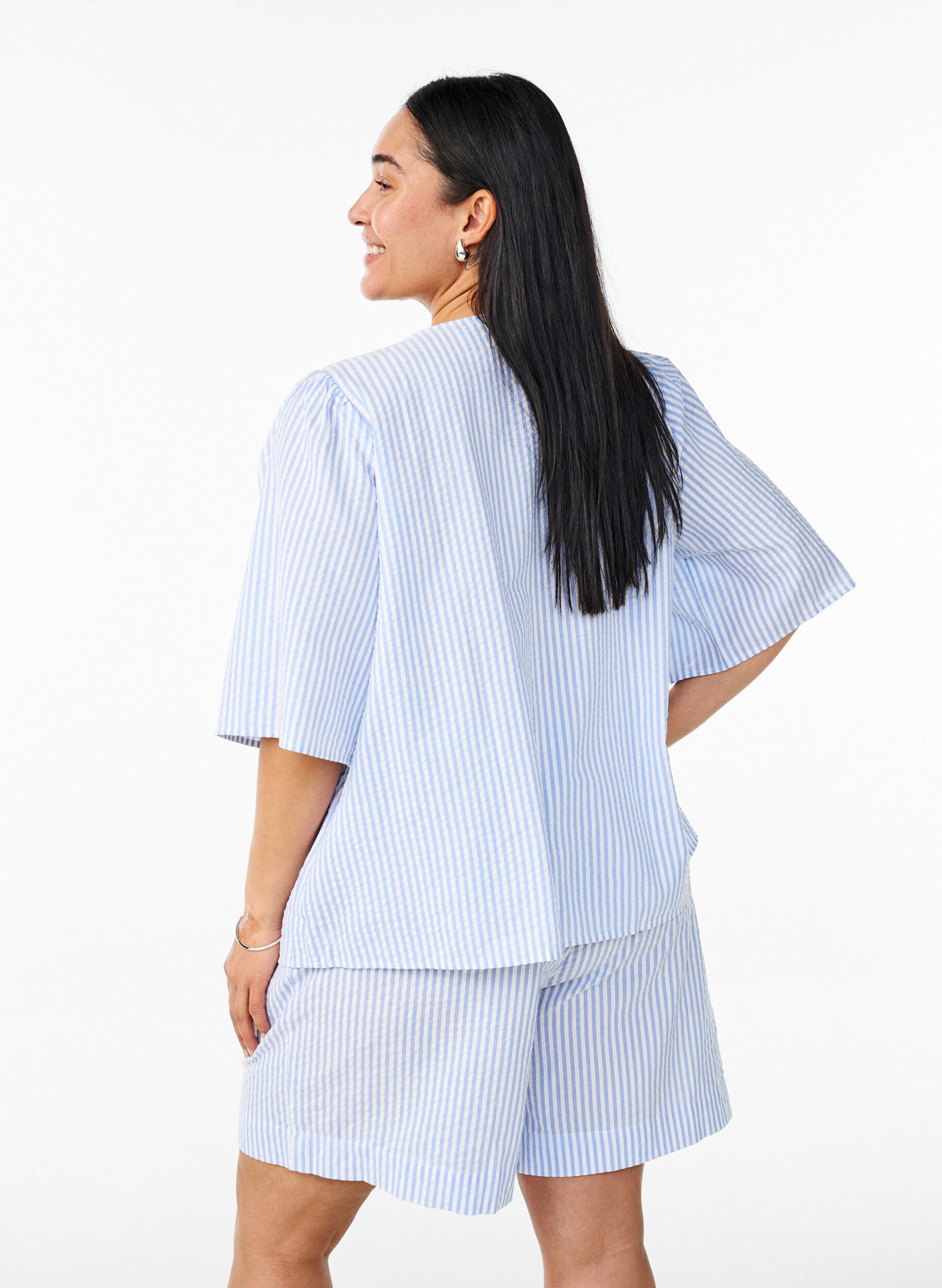 Zizzi FLASH - Randiga shorts med h&ouml;g midja, Bl&aring;, Model image number 2