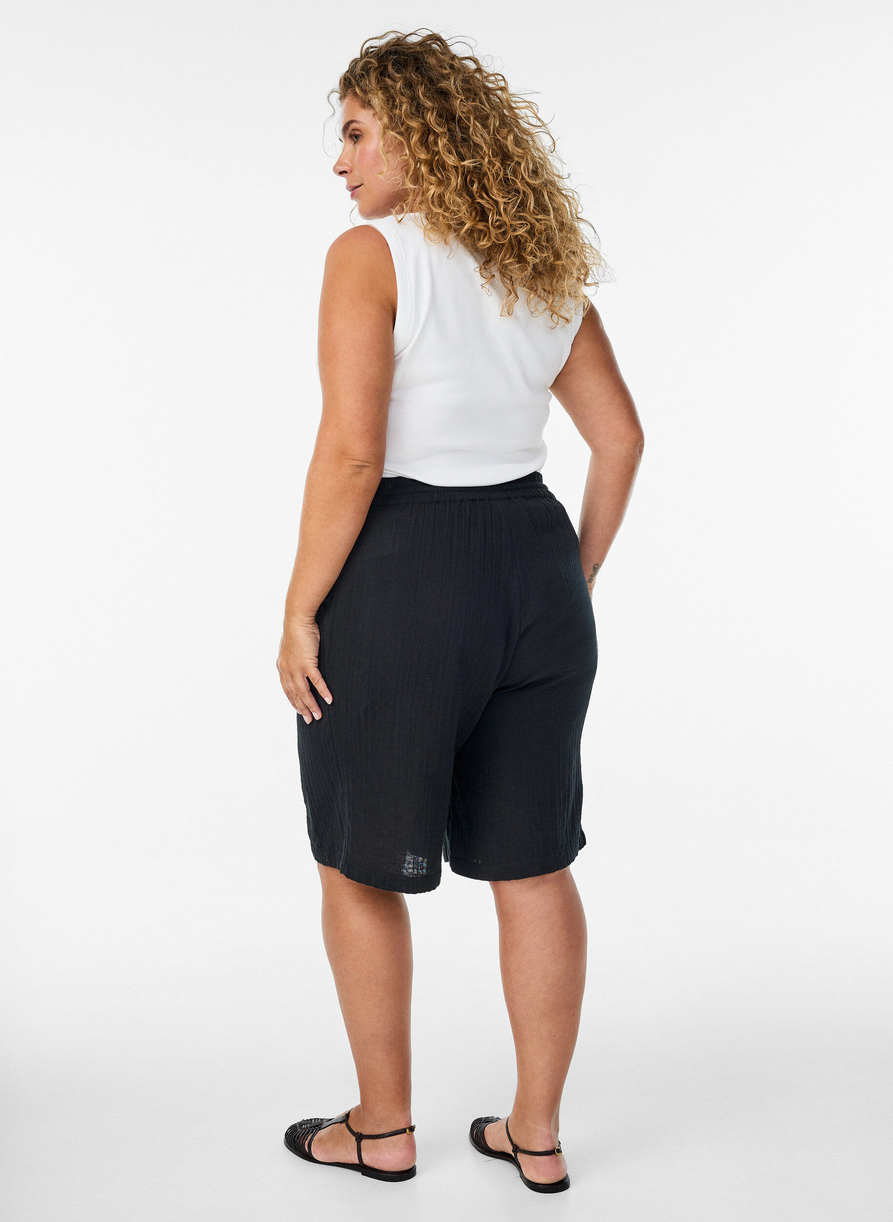 ZizziL&ouml;sa shorts i bomullsmuslin med h&ouml;g midja, Svart, Model image number 2