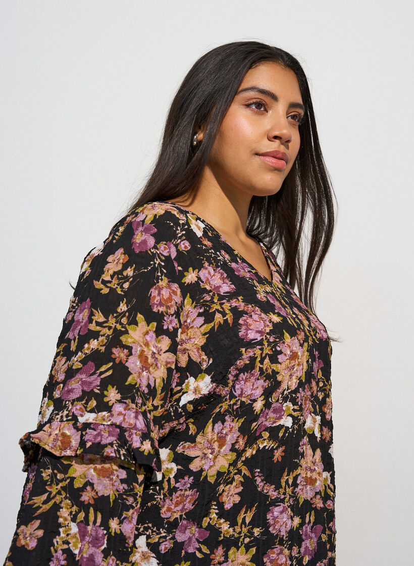 Blus med blomsterm&ouml;nster och volangdetaljer, Svart, Model image number 3