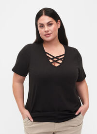 V-ringad t-shirt med snör-detaljer, Black, Model