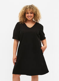 V-ringad klänning i bomullsblandning med linne, Black, Model