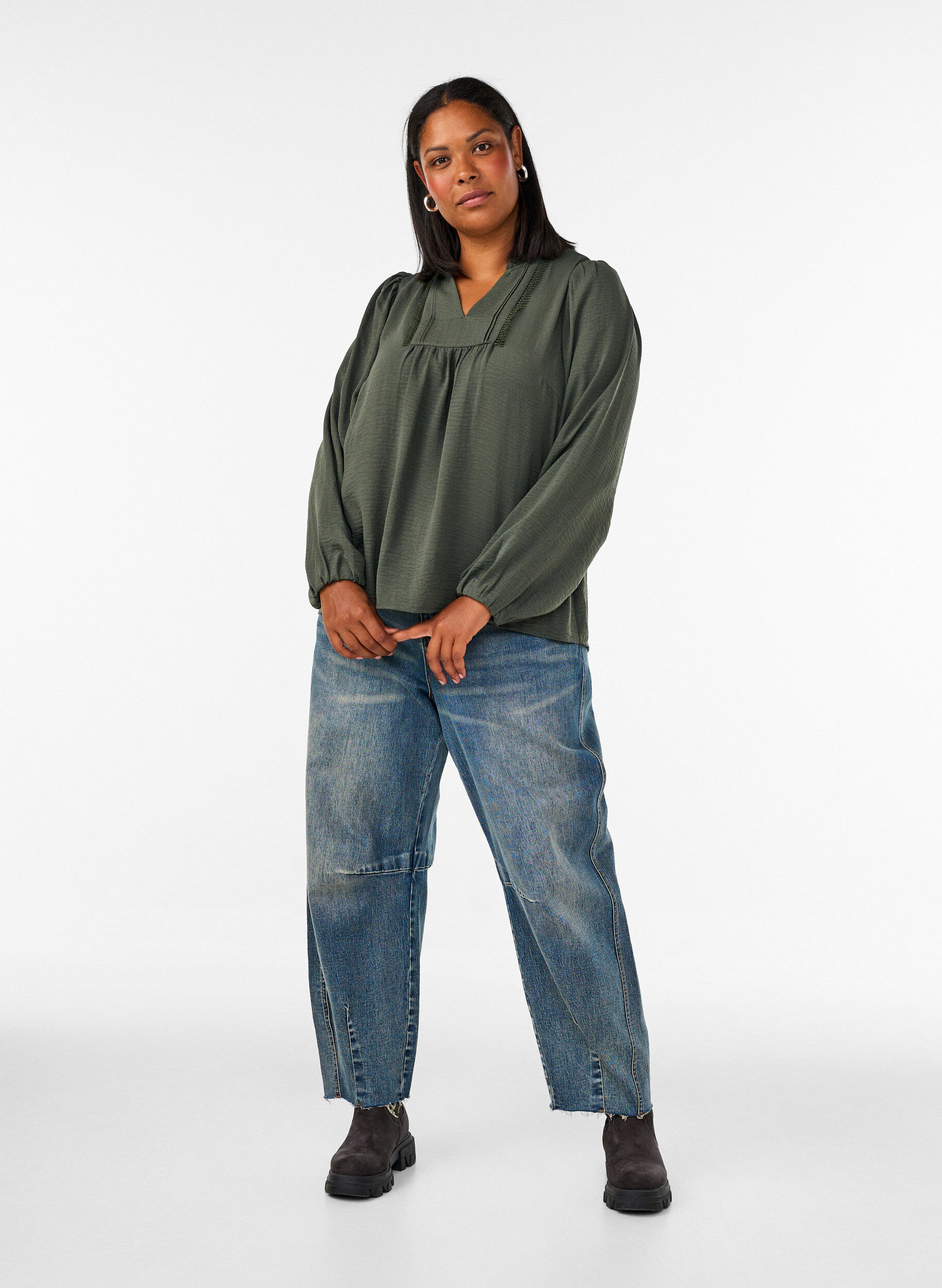 ZizziBlus med v-ringning och virkat band, Gr&ouml;n, Model image number 1