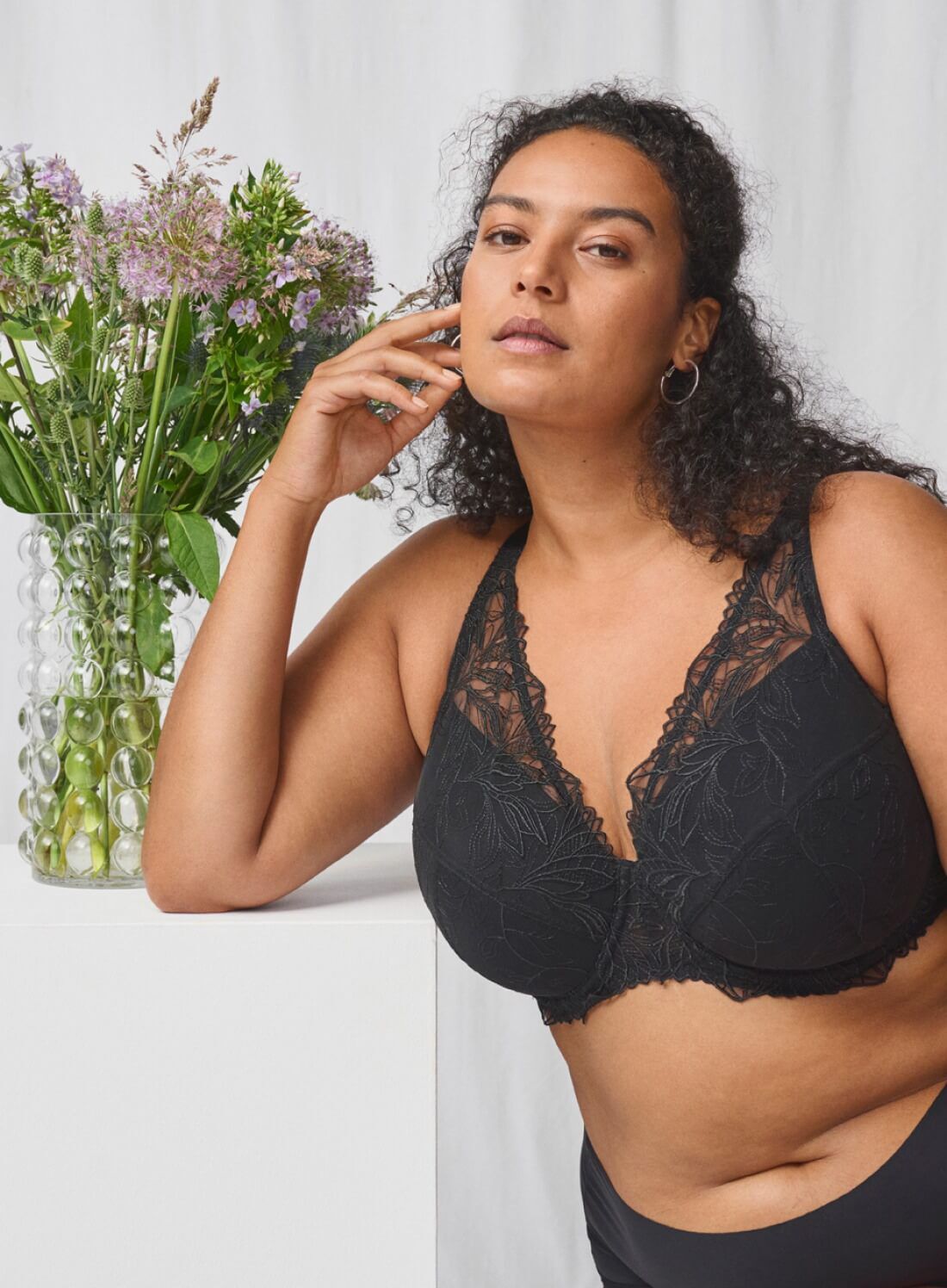 Vadderad spets-bh med s&ouml;ml&ouml;s string, , Model