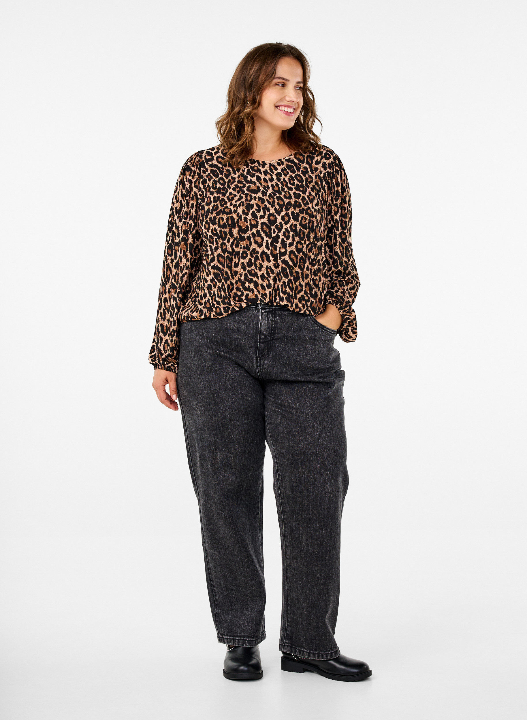 ZizziBlus med l&aring;nga &auml;rmar och leopardm&ouml;nster, Brun, Model image number 1