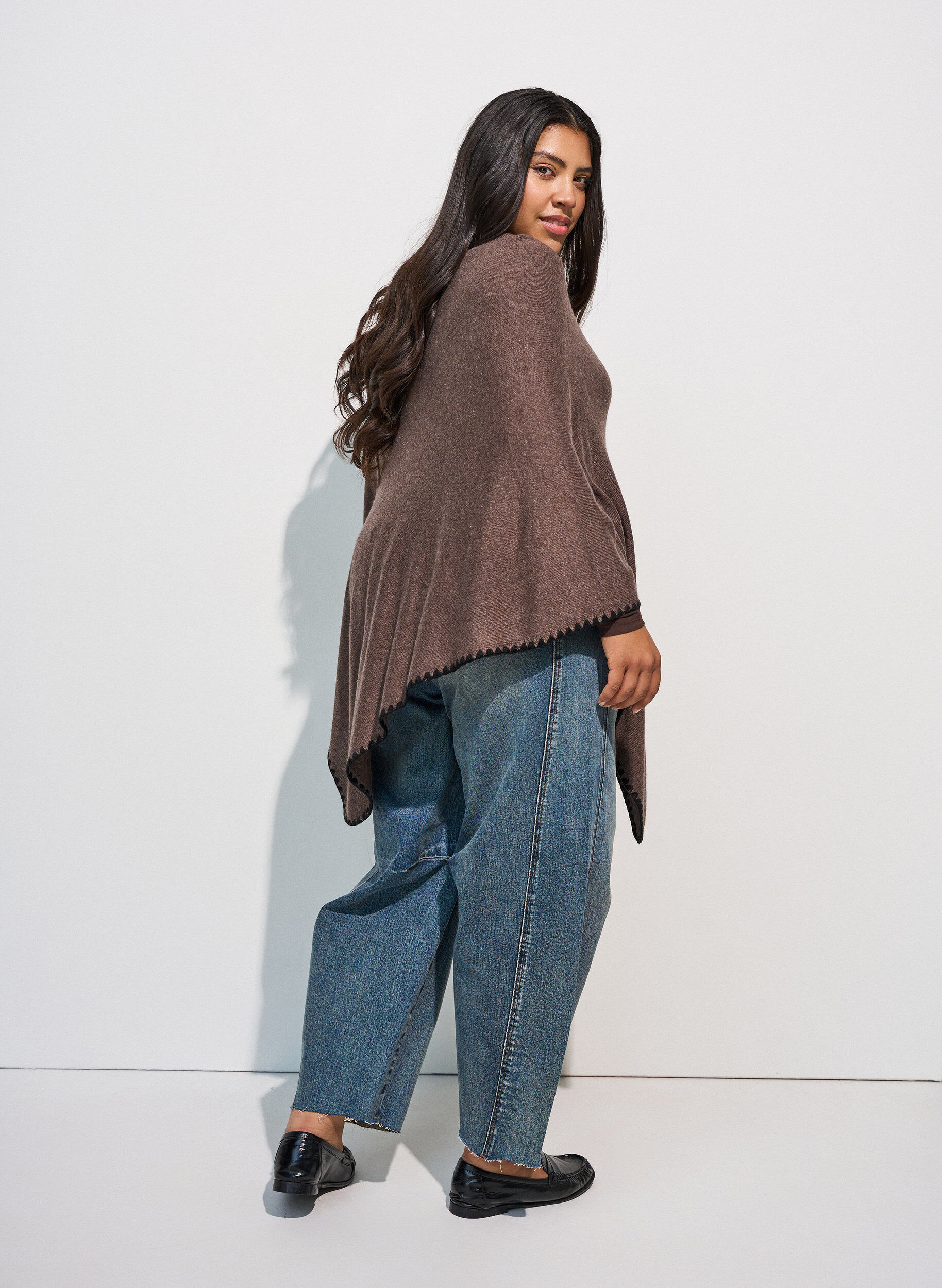 ZizziFin stickad poncho, Brun, Model image number 2