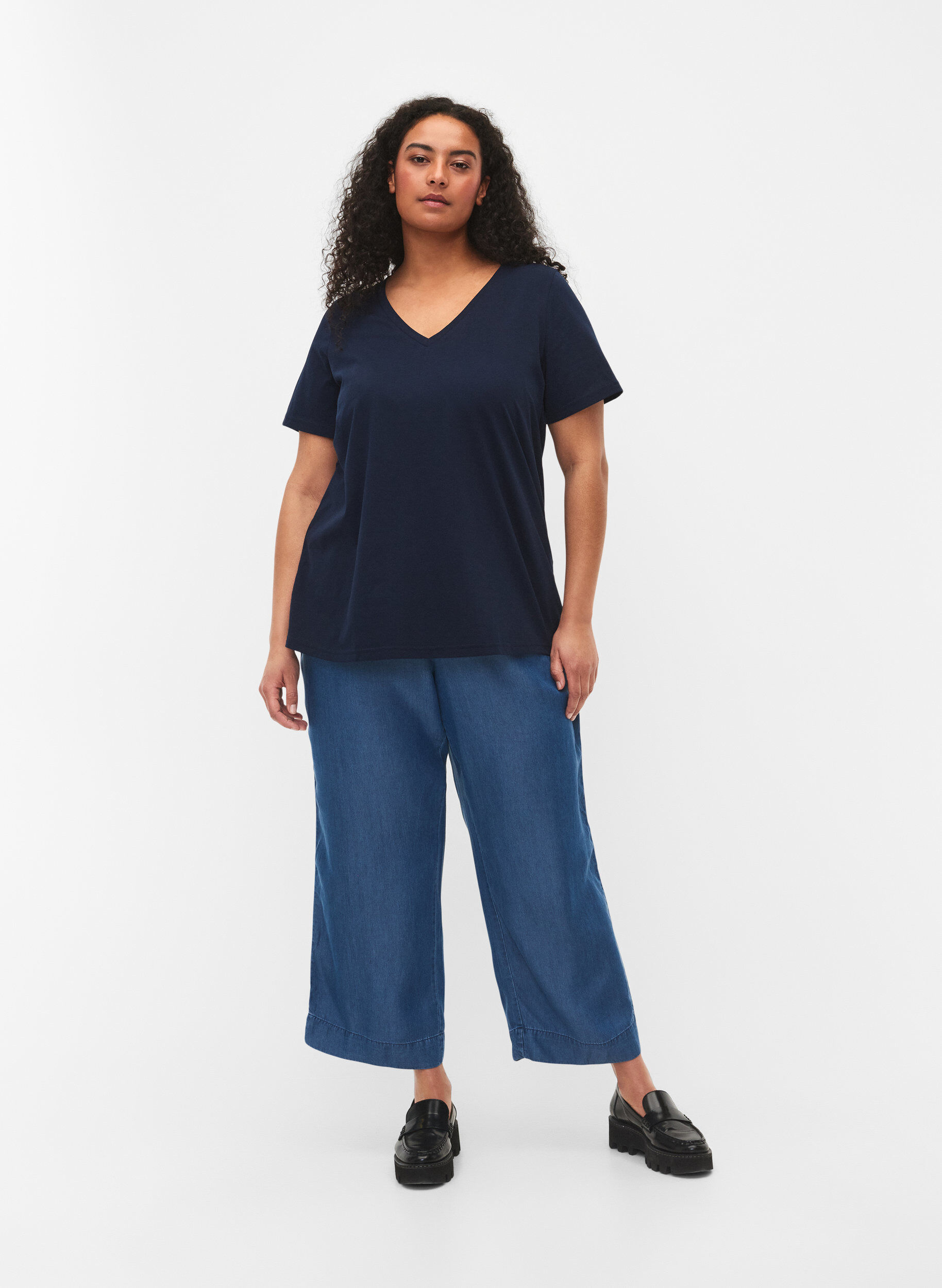 Zizzi Kort&auml;rmad t-shirt med v-hals, Bl&aring;, Model image number 1