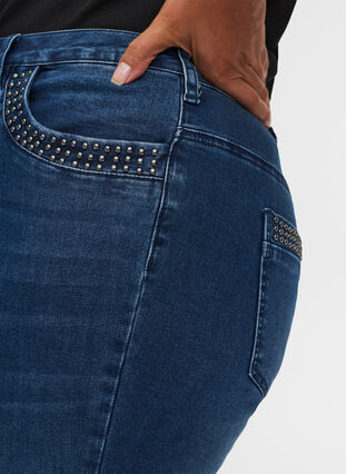 Nille jeans med hög midja och nitar, Medium Blue denim, Model image number 2