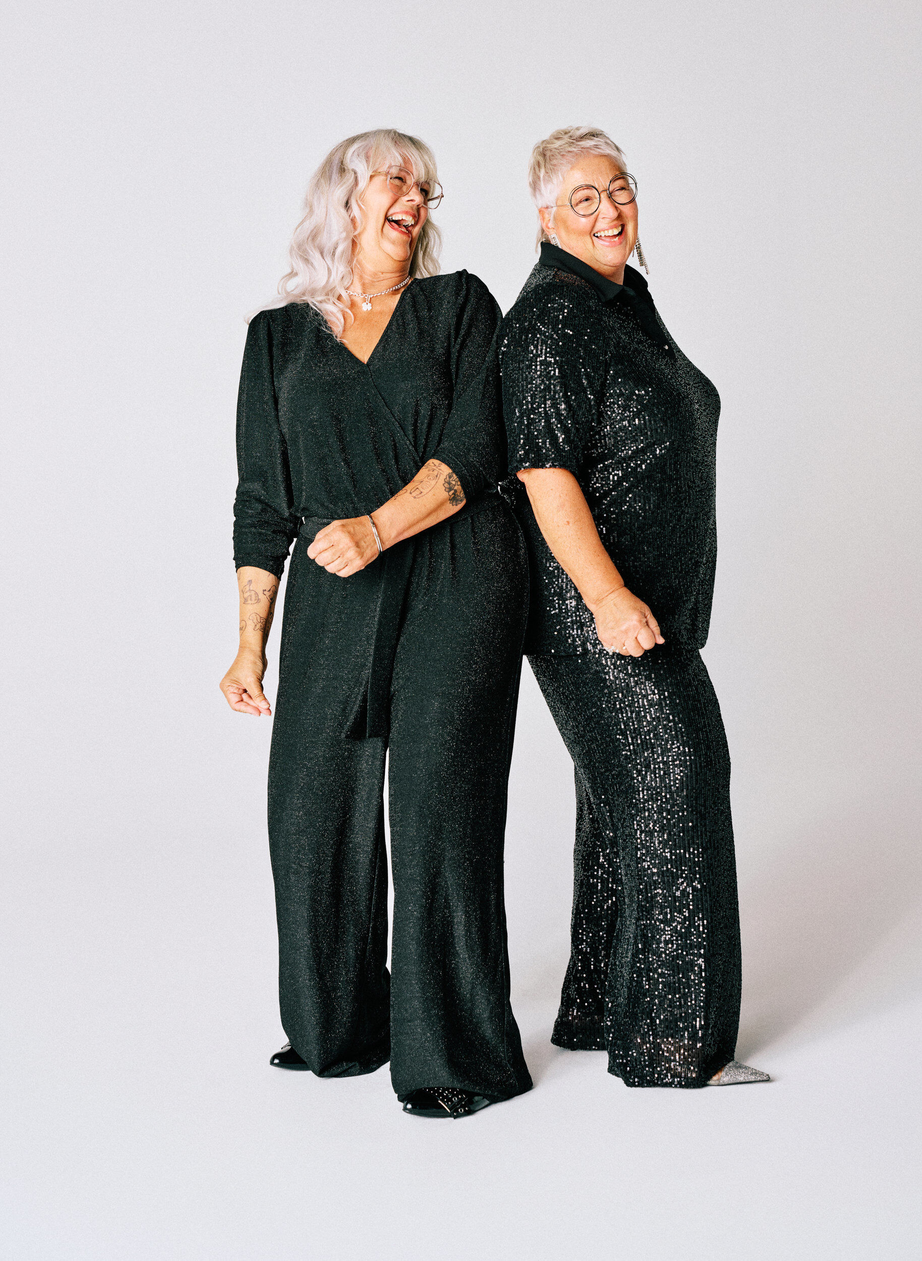 Zizzi Paljettblus med polokrage och korta &auml;rmar, Svart, Image image number 0