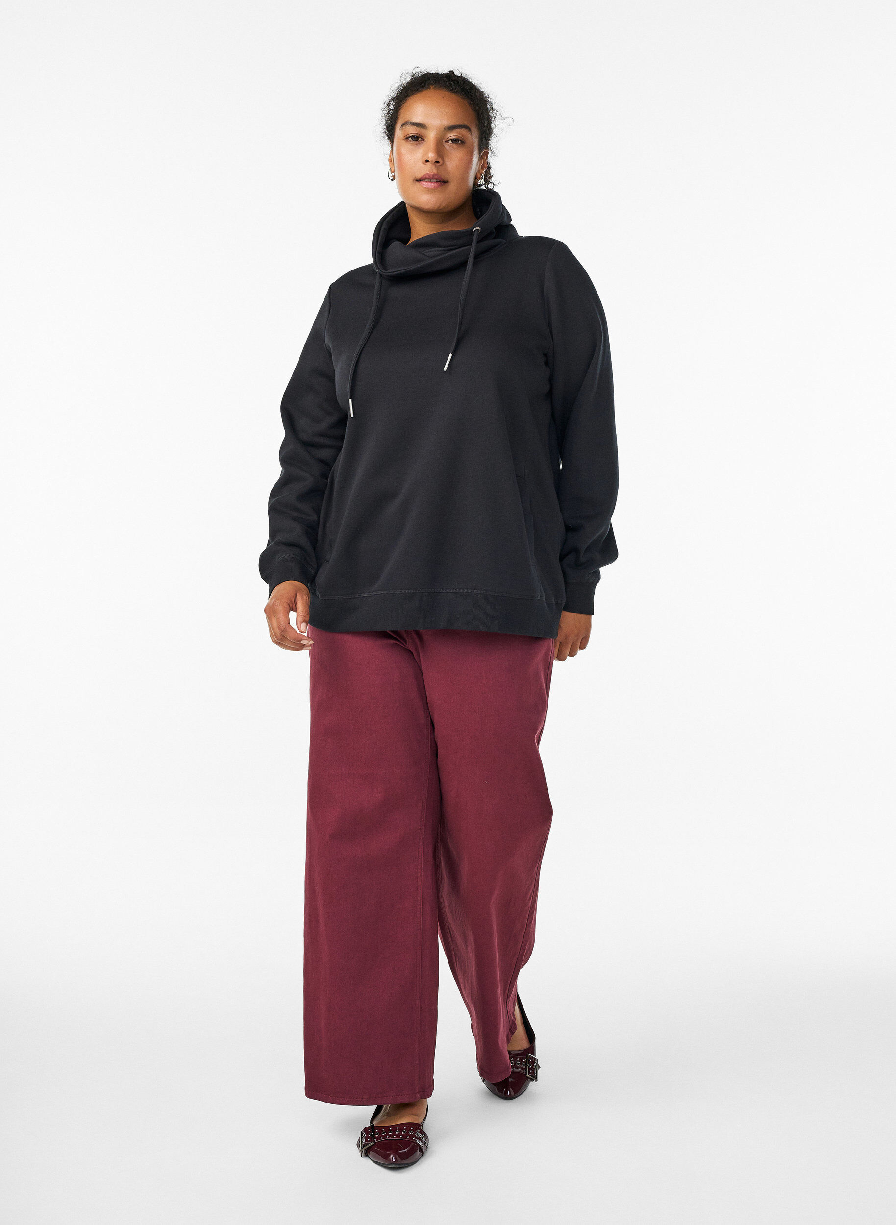 Zizzi Sweatshirt med h&ouml;g krage och fickor, Svart, Model image number 1