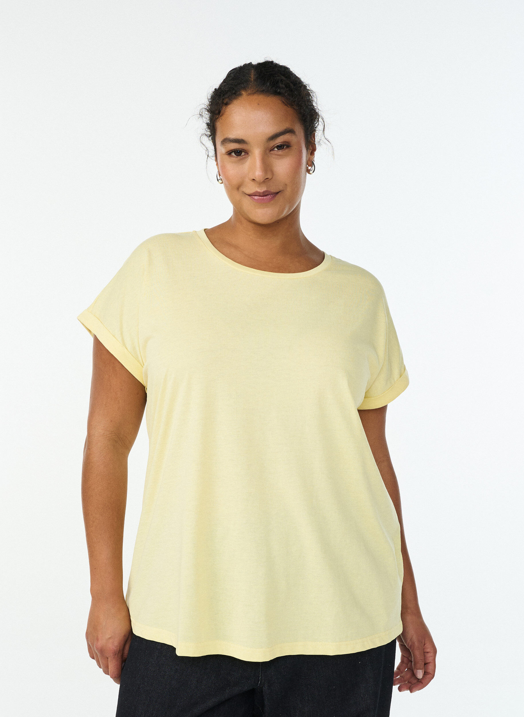 Kort&auml;rmad t-shirt i bomullsmix, Gul, Model