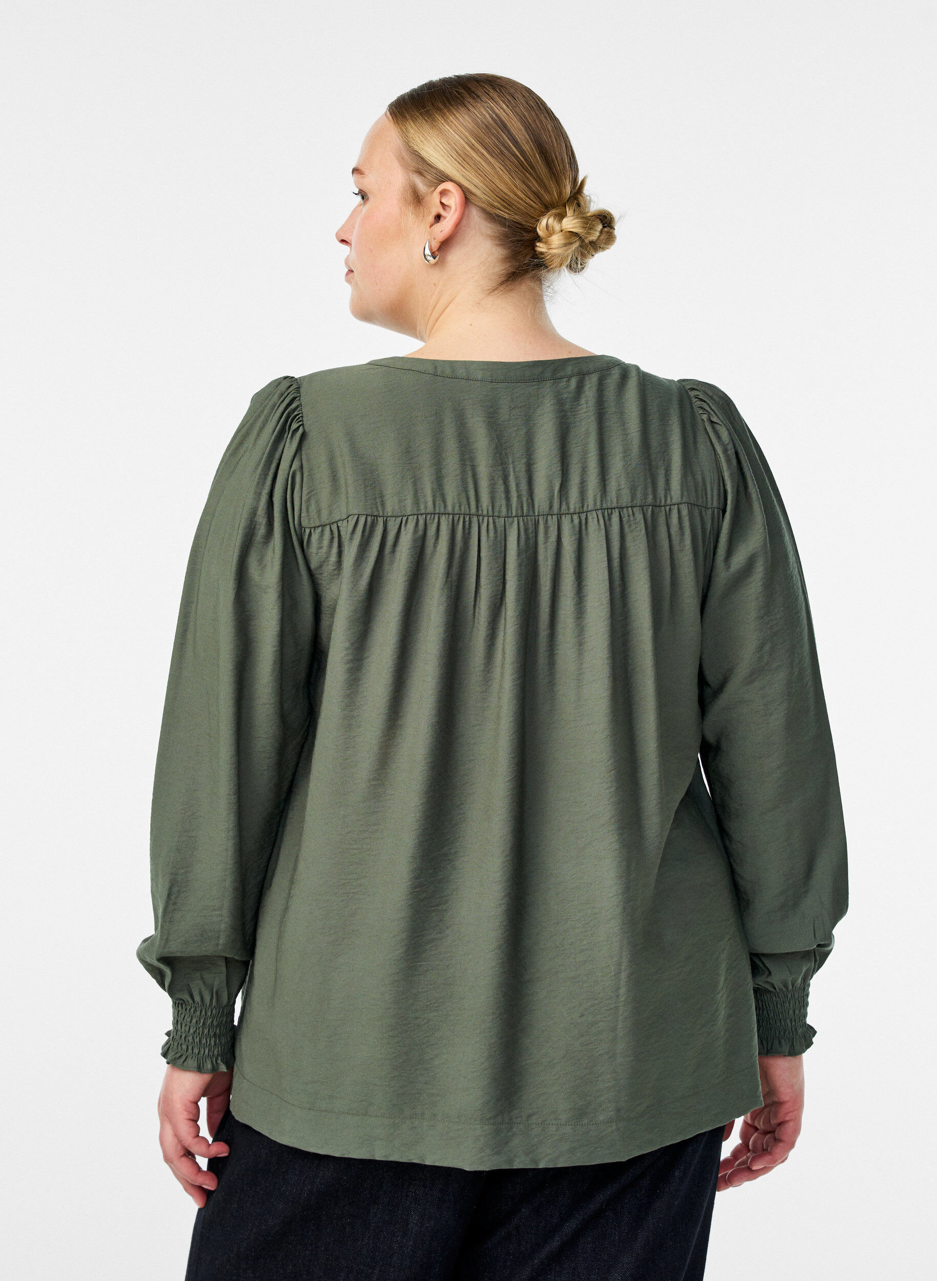 ZizziViskosblus med smock och rynkade detaljer, Gr&ouml;n, Model image number 2