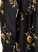 L&aring;ng&auml;rmad blus med blomm&ouml;nster, Svart, Packshot image number 3