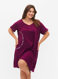 Organisk bomull nattklänning med V-hals , Dark Purple W. Be, Model