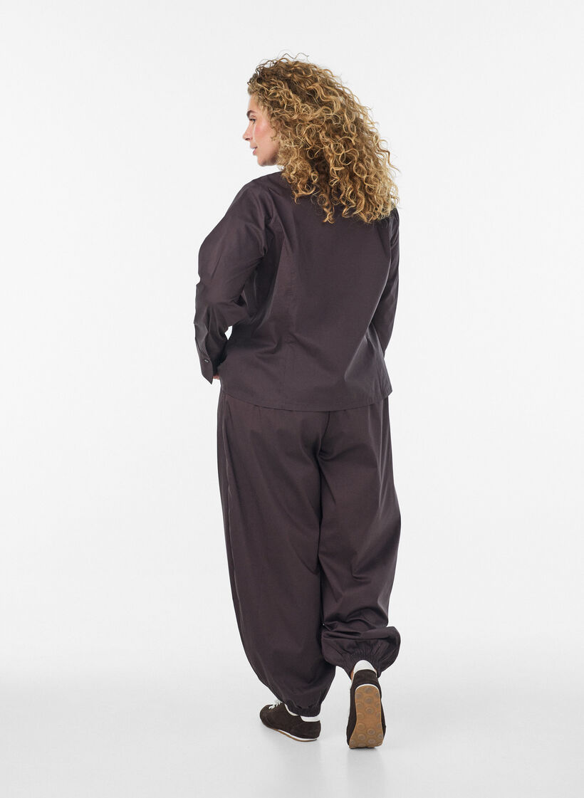 Ballongbyxor med fickor och res&aring;r i midjan, Brun, Model image number 1
