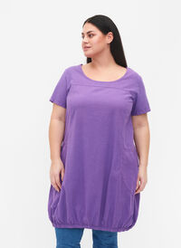 Kortärmad klänning i bomull, Deep Lavender, Model