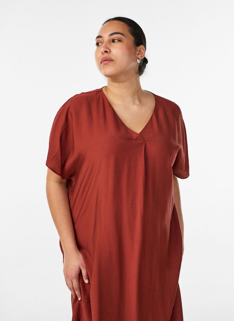 Kl&auml;nning med v-ringning i viskos, R&ouml;d, Model image number 3