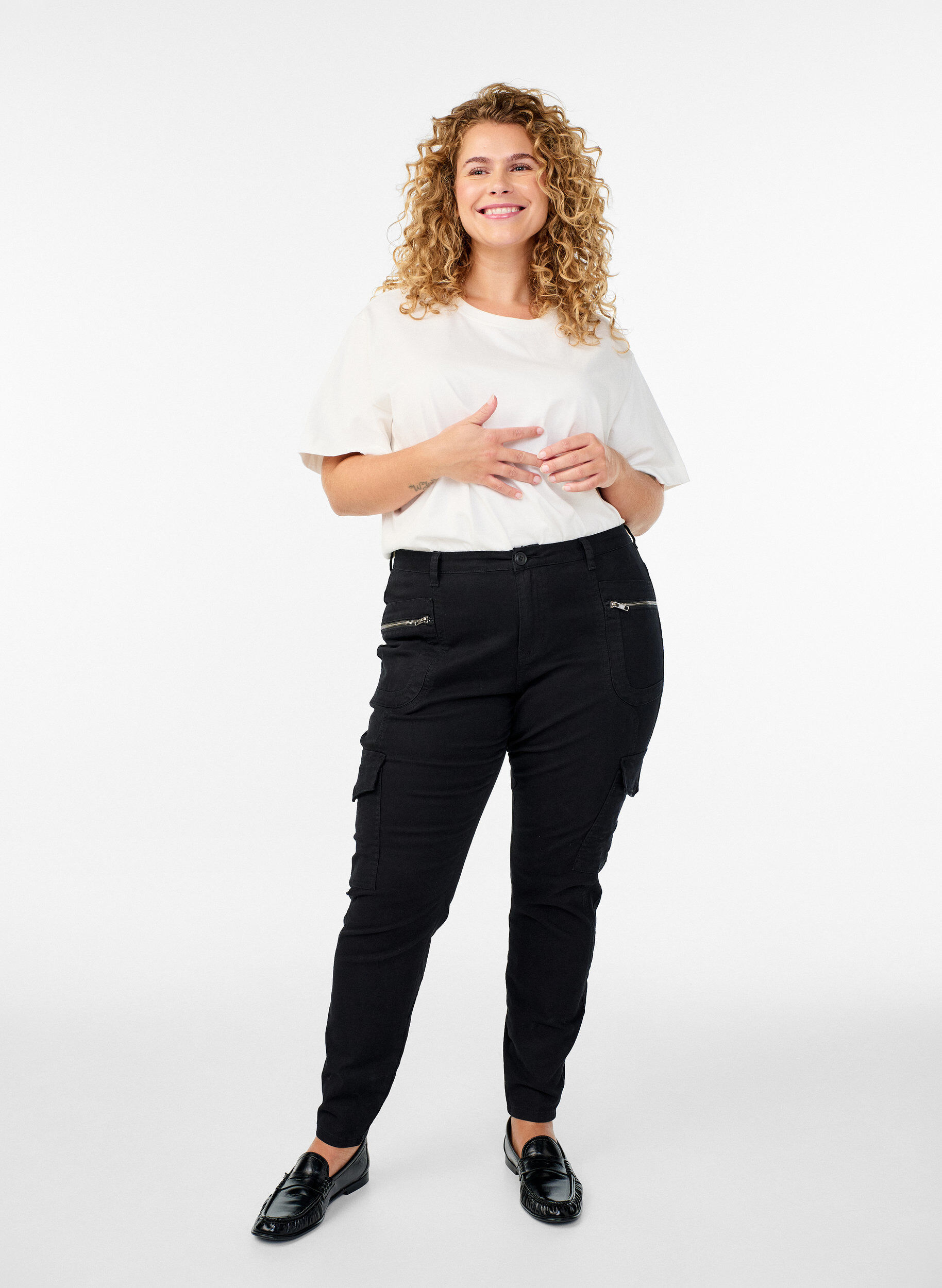 Slim fit-byxor med cargofickor, Svart, Model