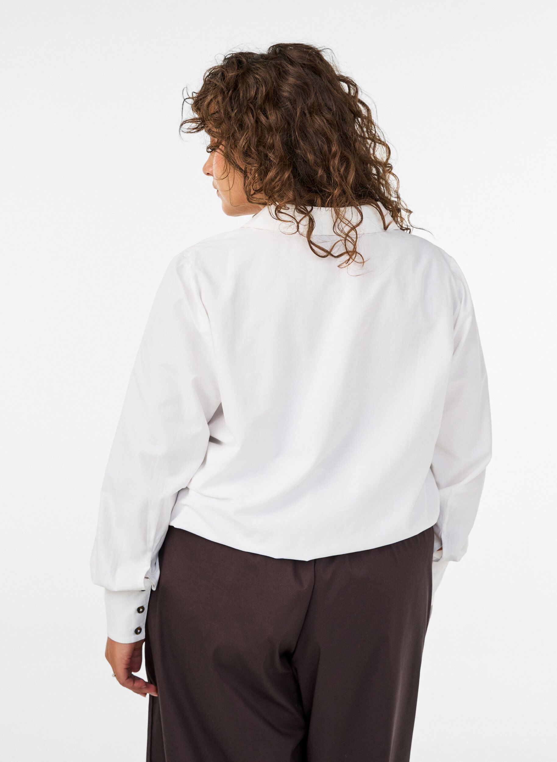 ZizziSkjorta med br&ouml;stficka och ballongform, Vit, Model image number 2