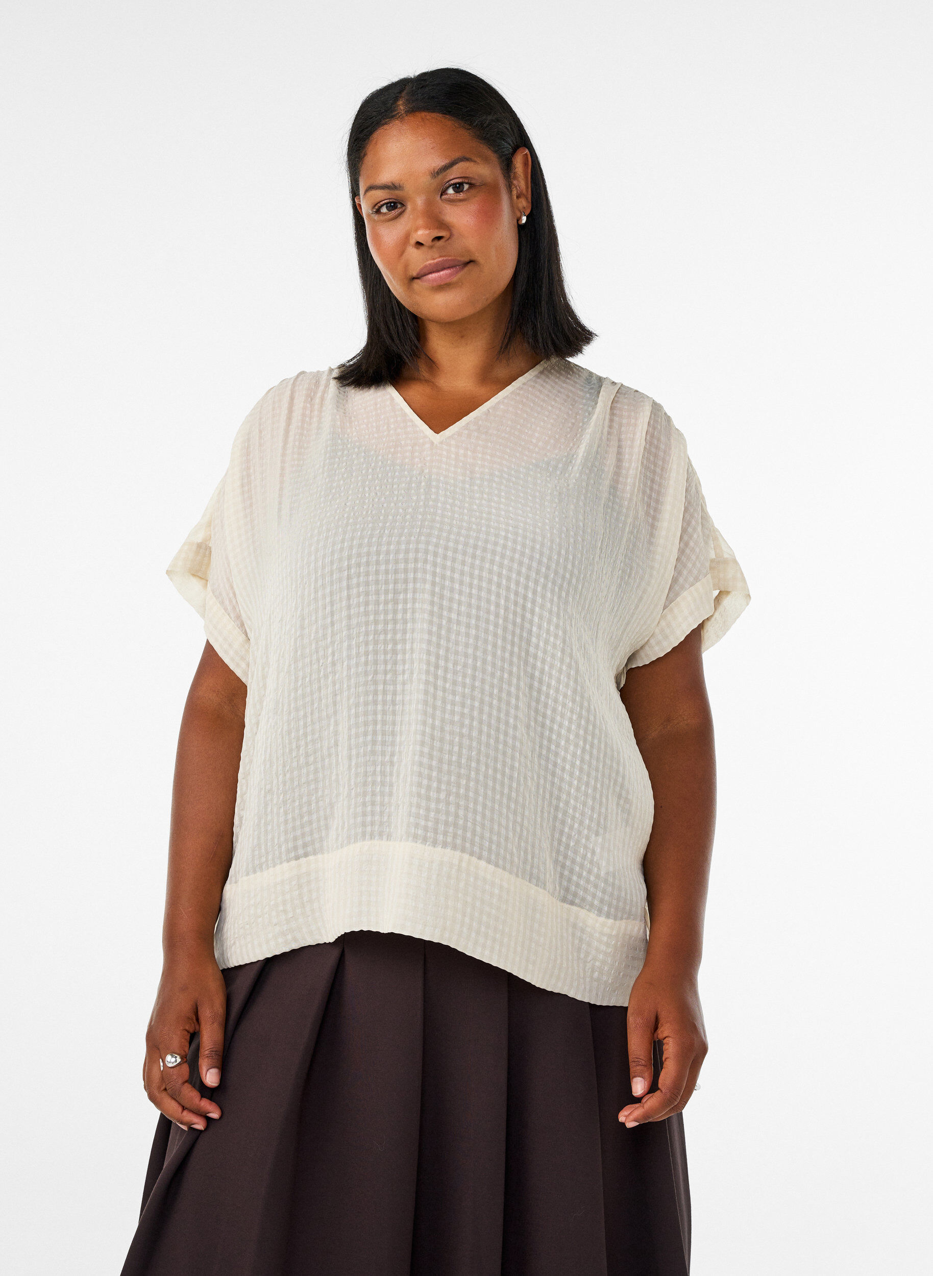 ZizziBlus i seersucker med v-ringning, Beige, Model image number 0