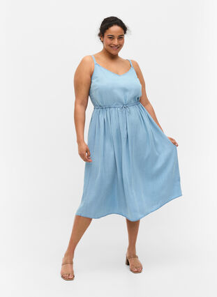Midiklänning med smock och justerbar midja, Light blue denim, Model image number 2