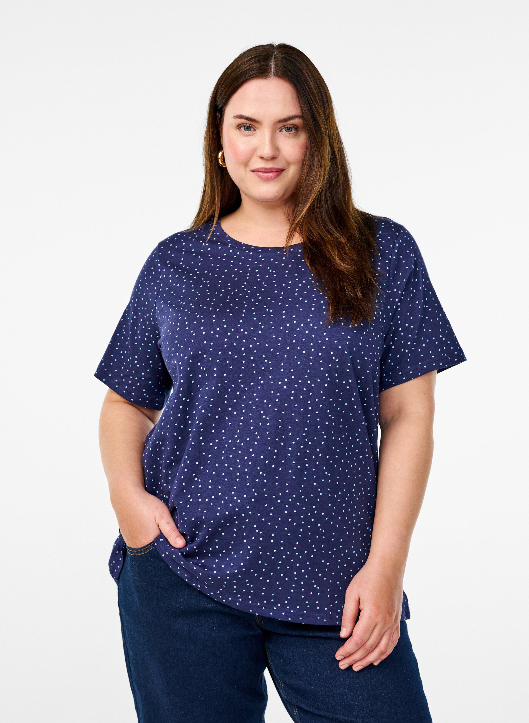 Zizzi T-shirt i ekologisk bomull med prickar, Bl&aring;, Model image number 0