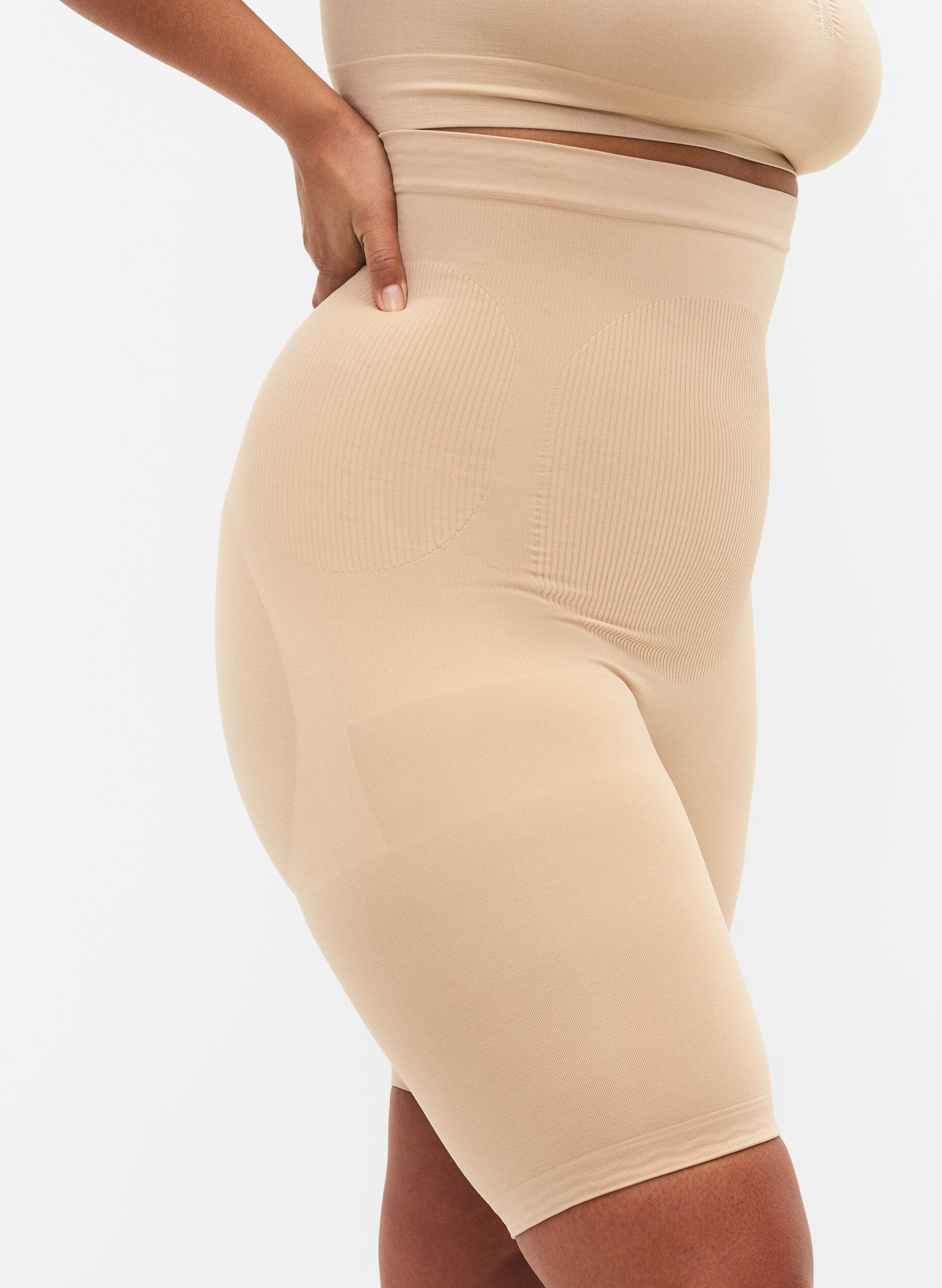 Zizzi Shapewear shorts med h&ouml;gmidja, Beige, Model image number 3
