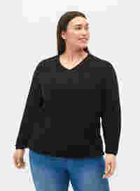 Stickad tröja med mönster och v-ringad hals, Black, Model
