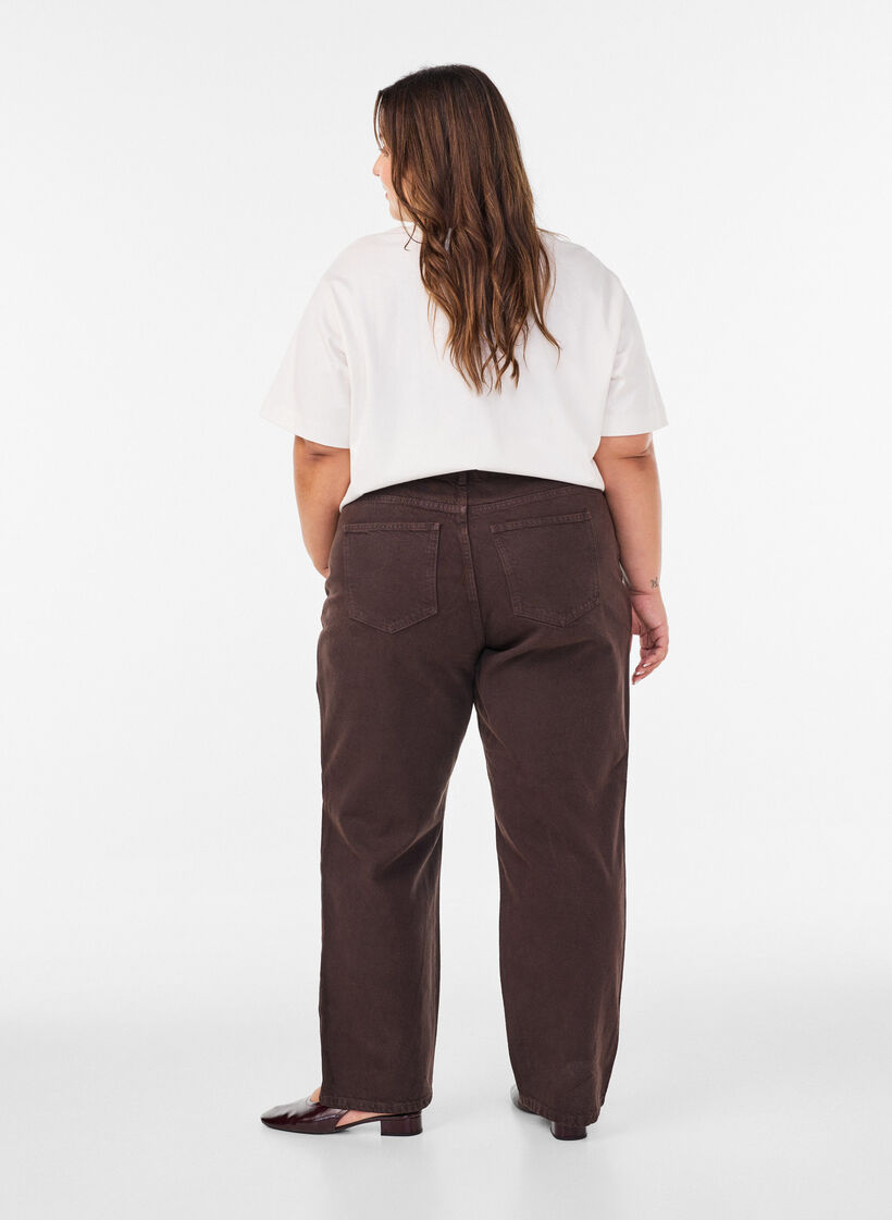 F&auml;rgade Kiana-jeans med rak passform, Brun, Model