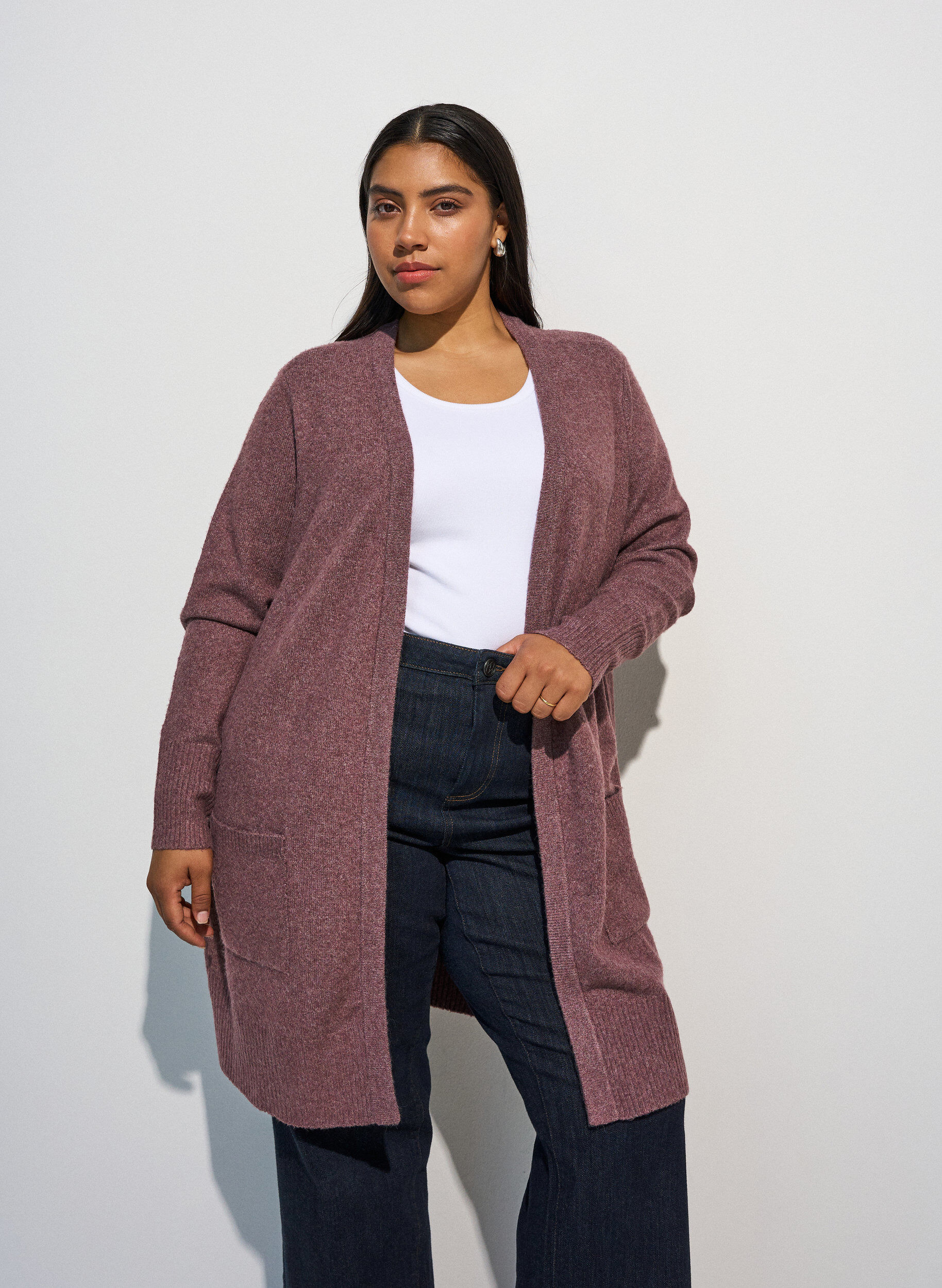 Ribbstickad kofta med fickor, Rosa, Model