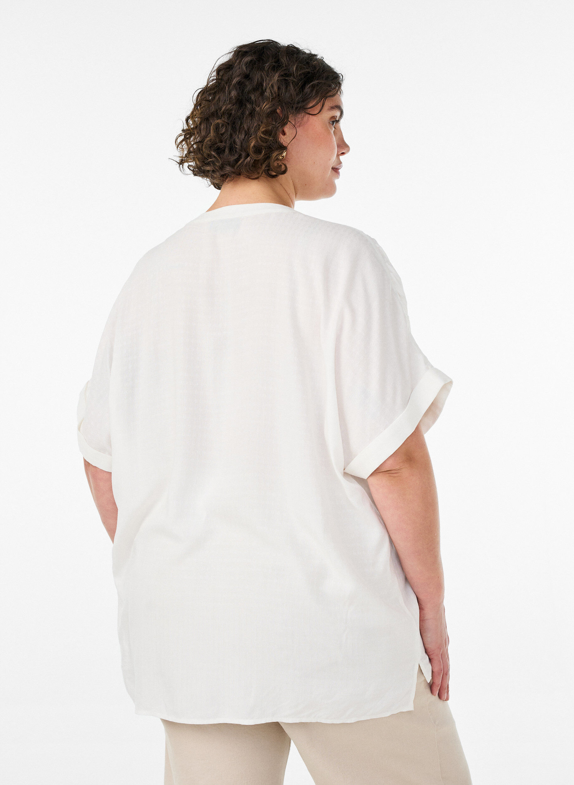 ZizziViskosskjorta med korta &auml;rmar och rynkdetalj, Vanilla, Model image number 2