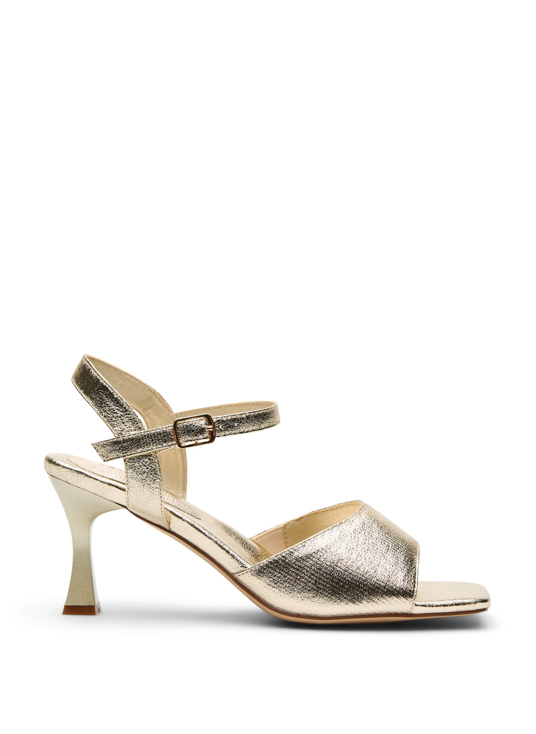 Pumps med &ouml;ppen och fyrkantig t&aring;