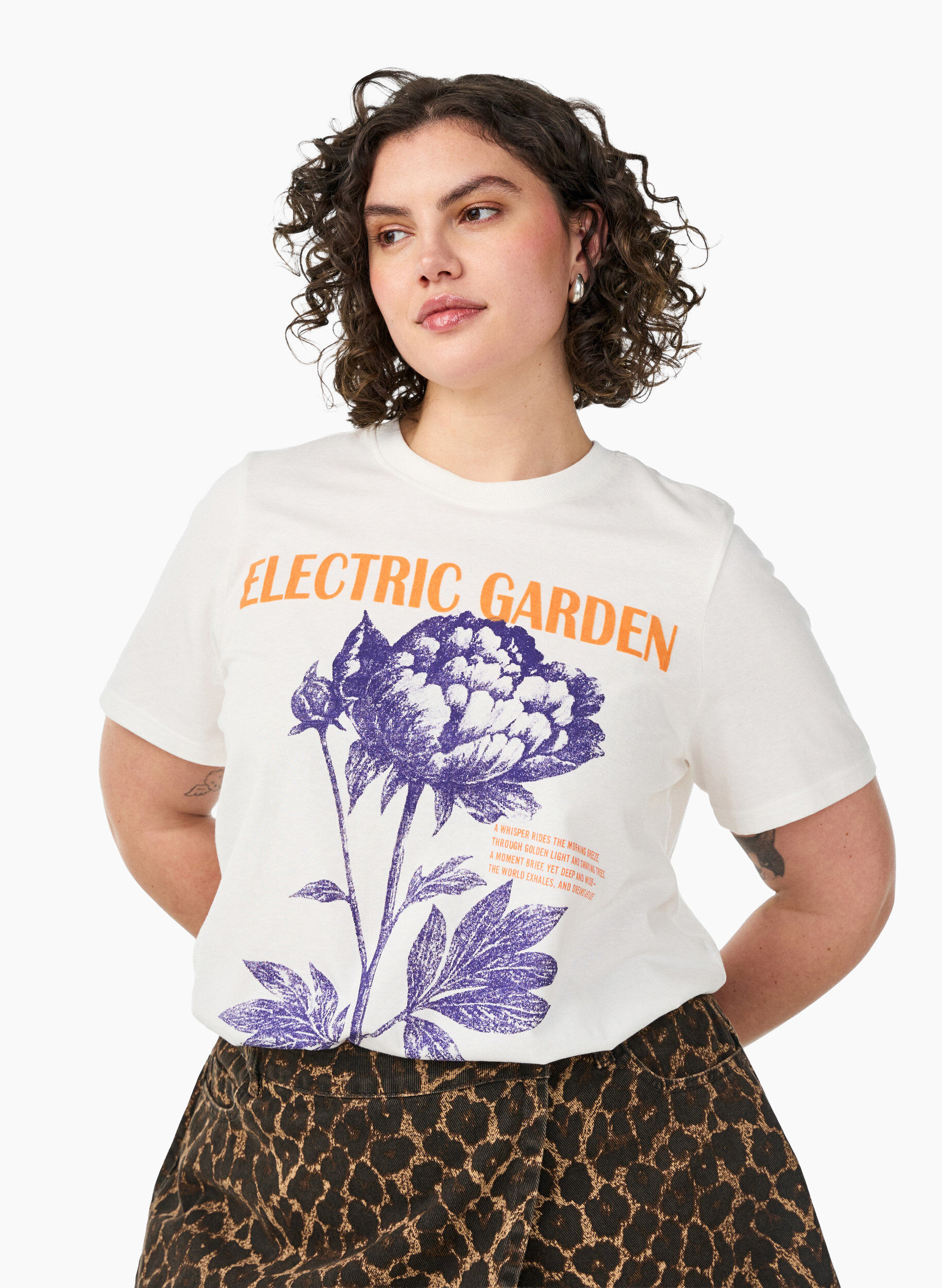 T-shirt i bomull med tryck, Vit, Model