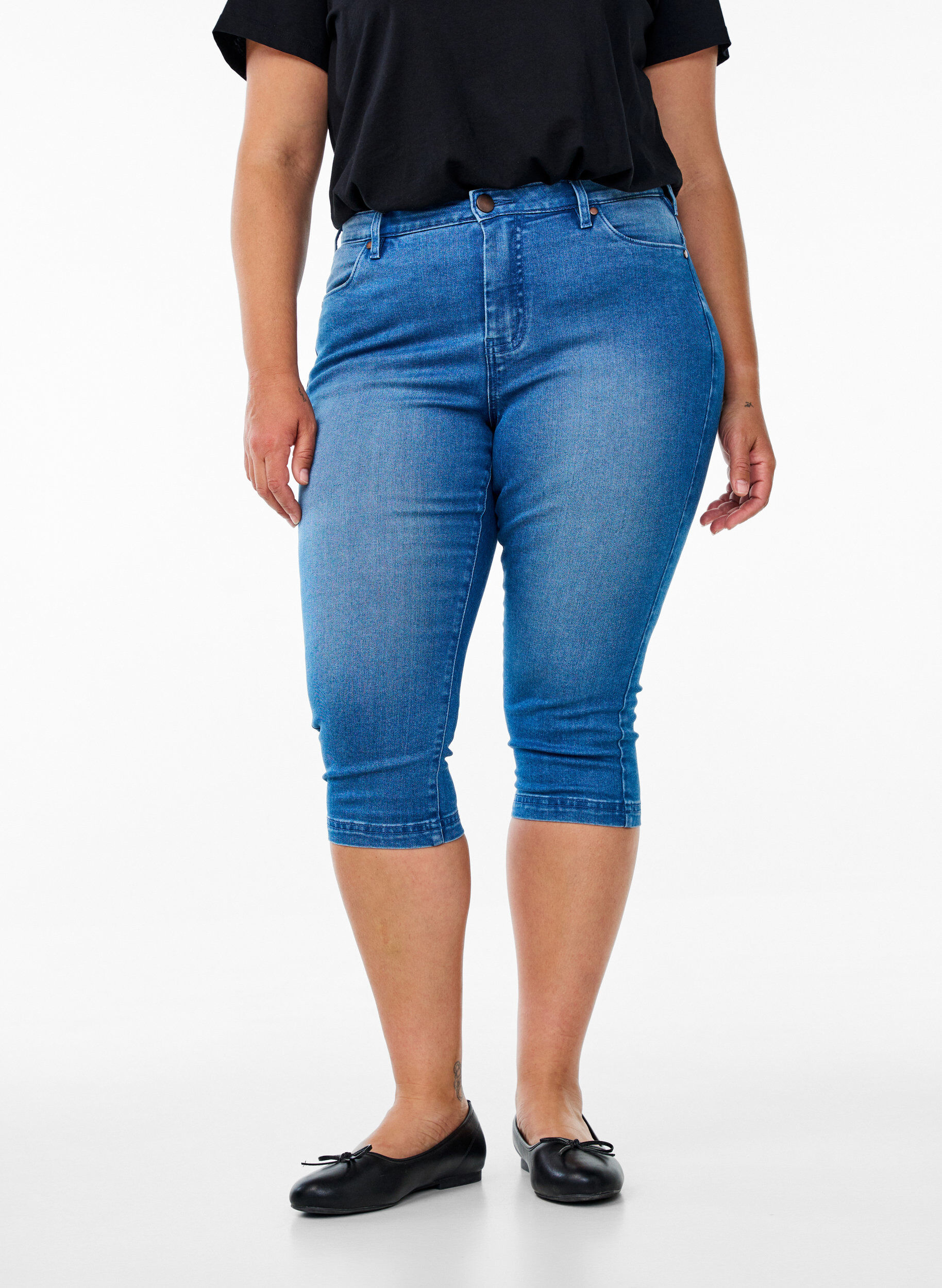 Zizzi Amy caprijeans med h&ouml;g midja och super slim fit, Bl&aring;, Model image number 2