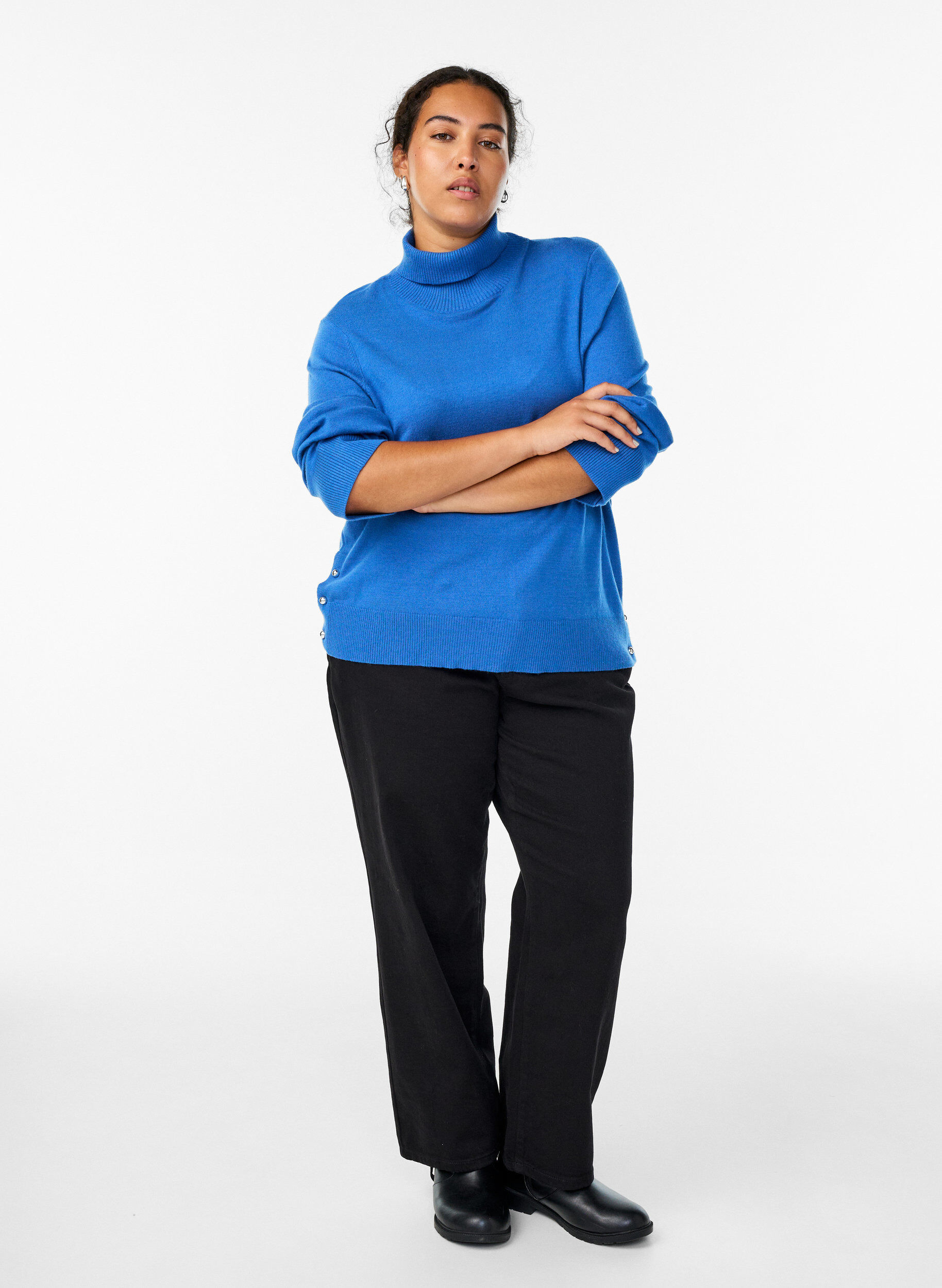 Zizzi Stickad blus med polokrage och knappar i sidan, Bl&aring;, Model image number 1