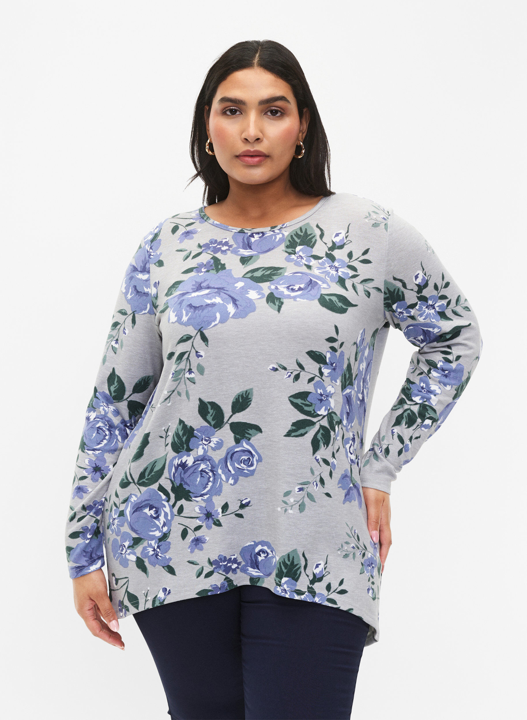 Zizzi Blommig blus med l&aring;nga &auml;rmar, Bl&aring;, Model image number 0