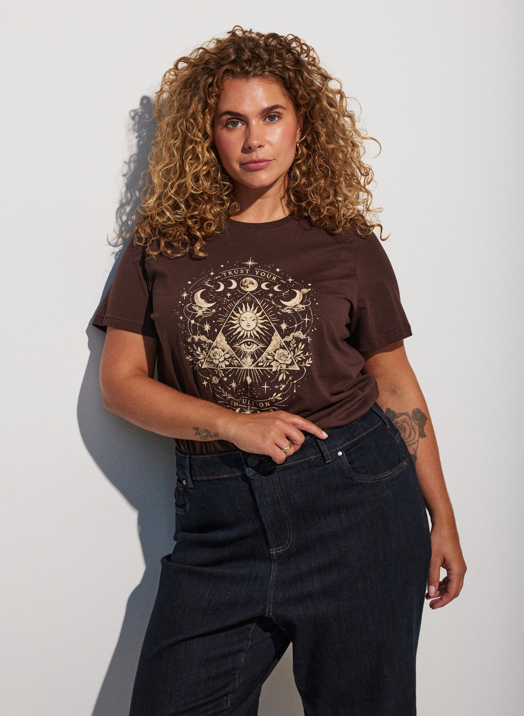 ZizziT-shirt i bomull med tryck framtill, Brun, Model image number 0