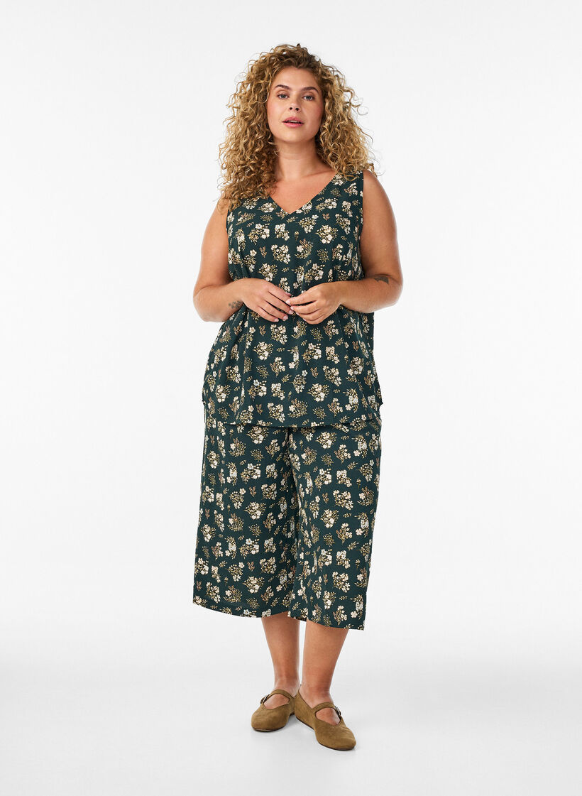 M&ouml;nstrad topp med v-ringning, Gr&ouml;n, Model image number 0