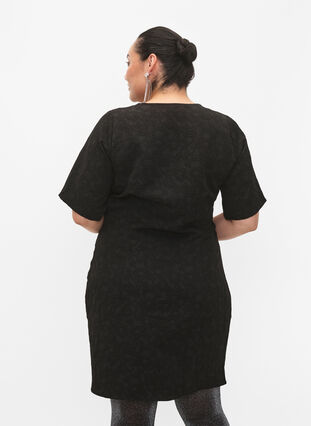 Kortärmad klänning med textur och draperingar, Black, Model image number 1
